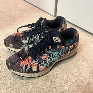 Women’s Size 8 Sneakers